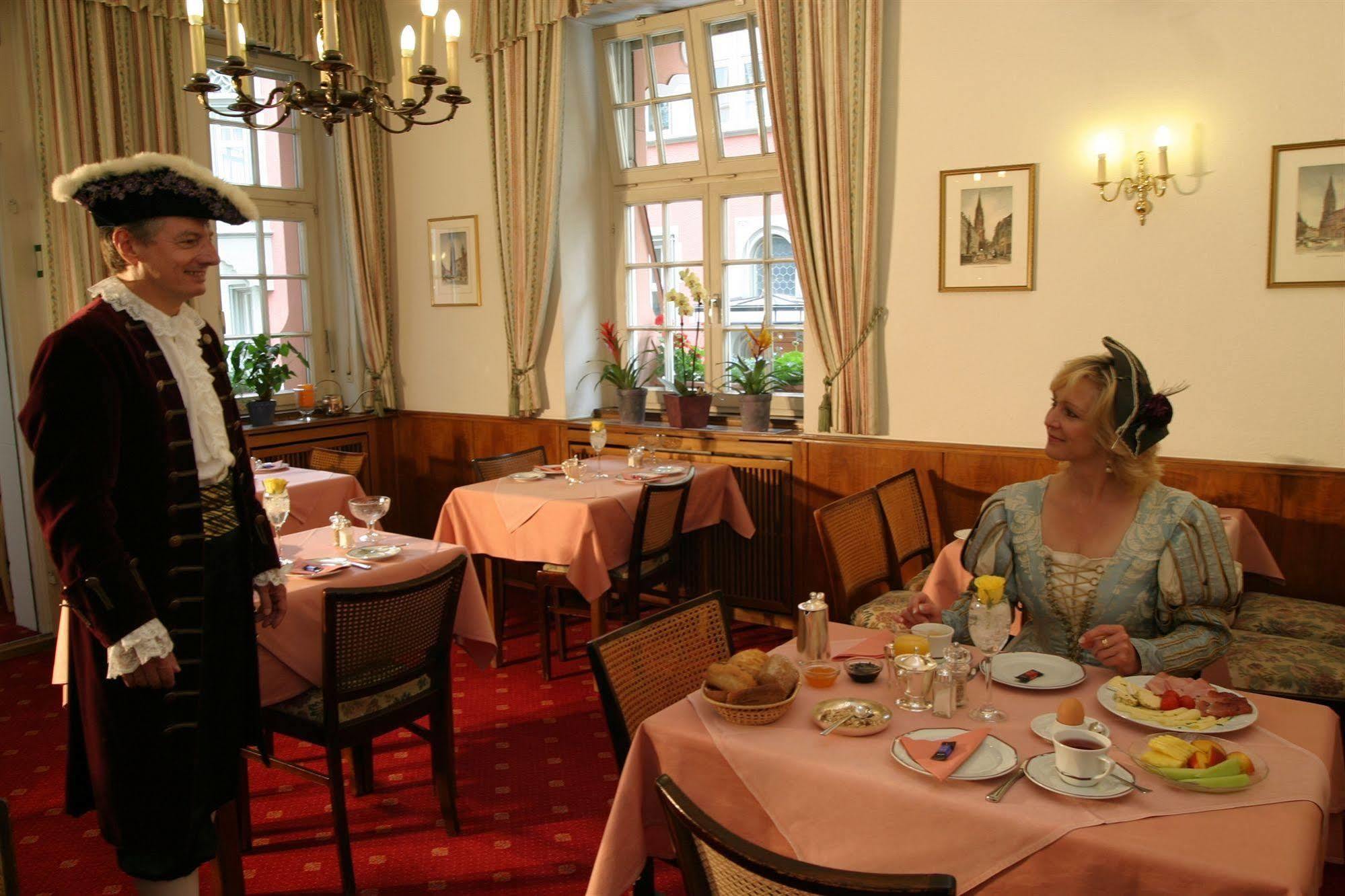 Hotel Barbara Freiburg im Breisgau Restoran gambar